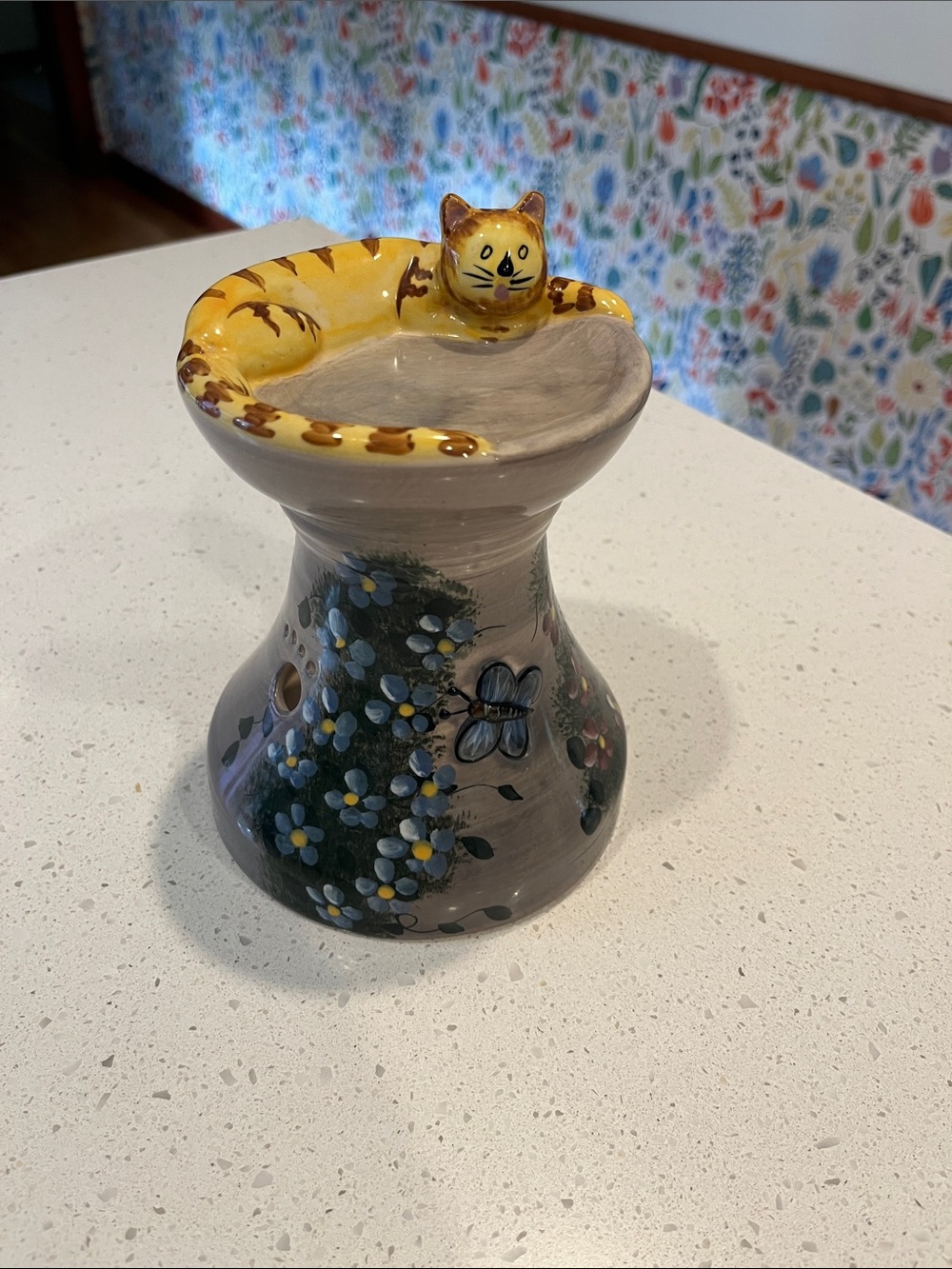 Hand-Painted Ceramic Oil Warmer with Yellow Cat Accent